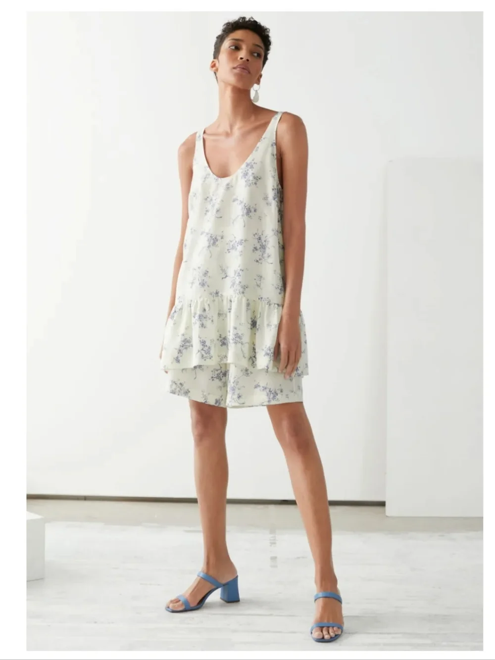 & Other Stories Cream Silk Shorts with Blue Floral Sprig Print - Picture 7 of 7